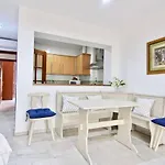 Patio Junto A La Playa Кадис