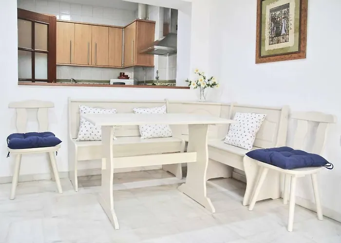 Patio Junto A La Playa * Кадис